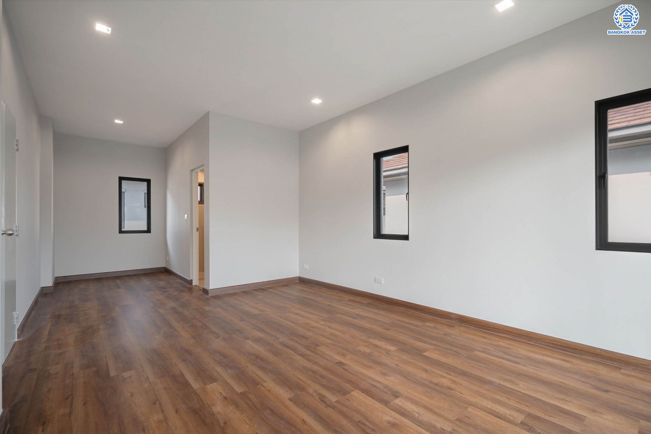 บ้านมือสองตกแต่งใหม่ จากแบรนด์ Sansiri โครงการ เศรษฐสิริ ชัยพฤกษ์-แจ้งวัฒนะ เนื้อที่ 53.3 ตร.ว. ฟังก์ชัน 3 ห้องนอน 3 ห้องน้ำ จอดรถได้ 2 คัน พร้อม Facilities ครบครัน! บนทำเลโซนเมือง เชื่อมต่อทุกการเดินทาง ใกล้เซ็นทรัลแจ้งวัฒนะ, เมืองทองธานี, ทางด่วน "ศรีรัช" และรถไฟฟ้าสายสีชมพู "สถานีปากเกร็ด"...